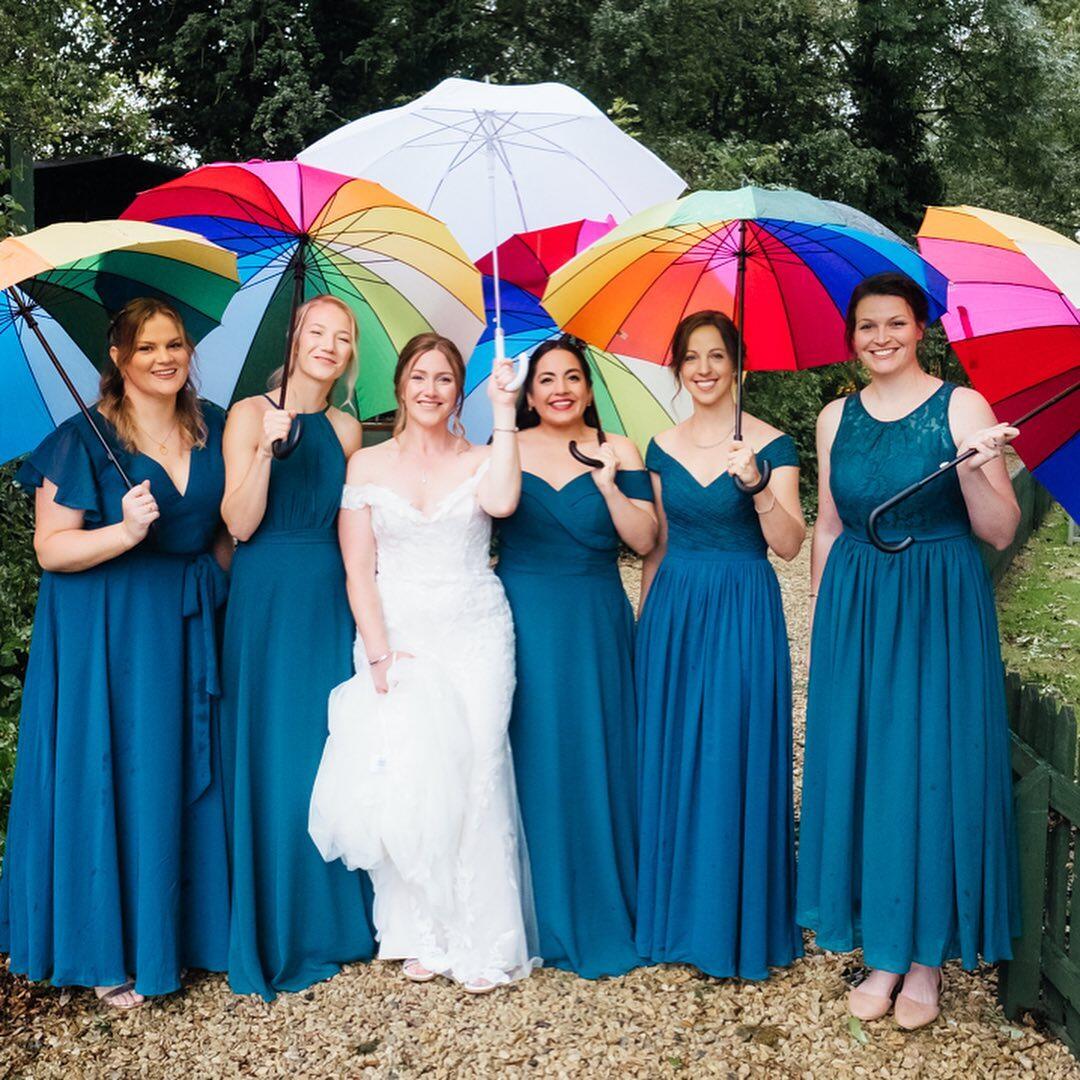 Abbracciare le gocce di pioggia: una guida per affrontare un giorno di nozze piovoso