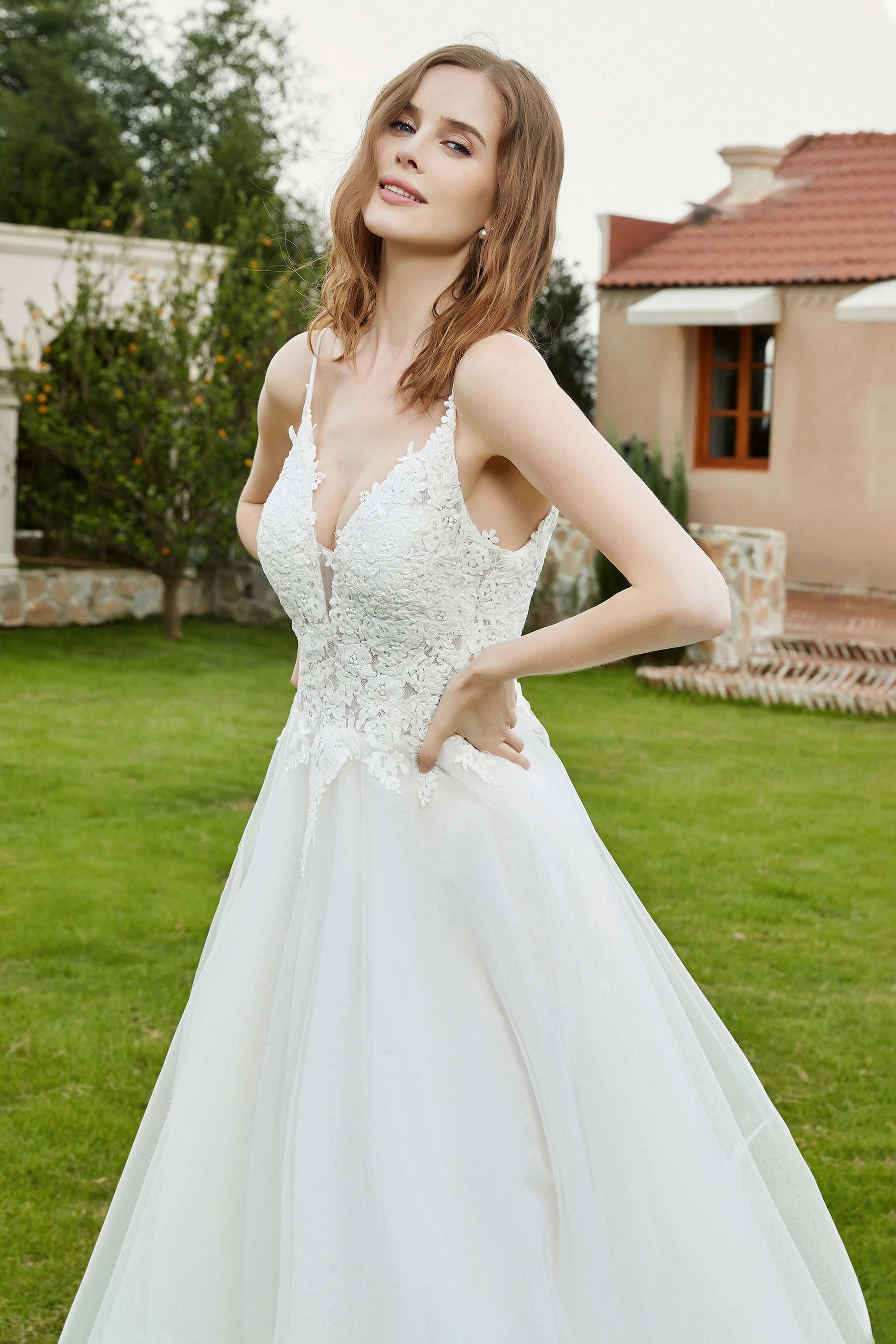 Abito da Sposa con Spalline Sottili e Scollo a V – DUNTERY IT