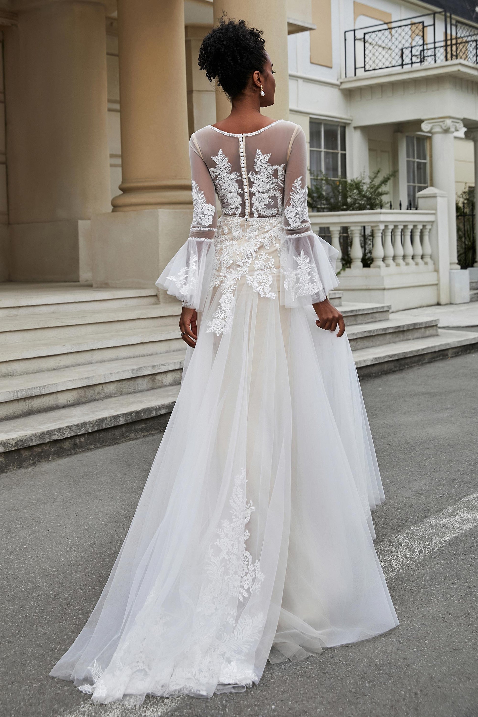Abito da Sposa in Tulle con Maniche Lunghe e Applique – DUNTERY IT