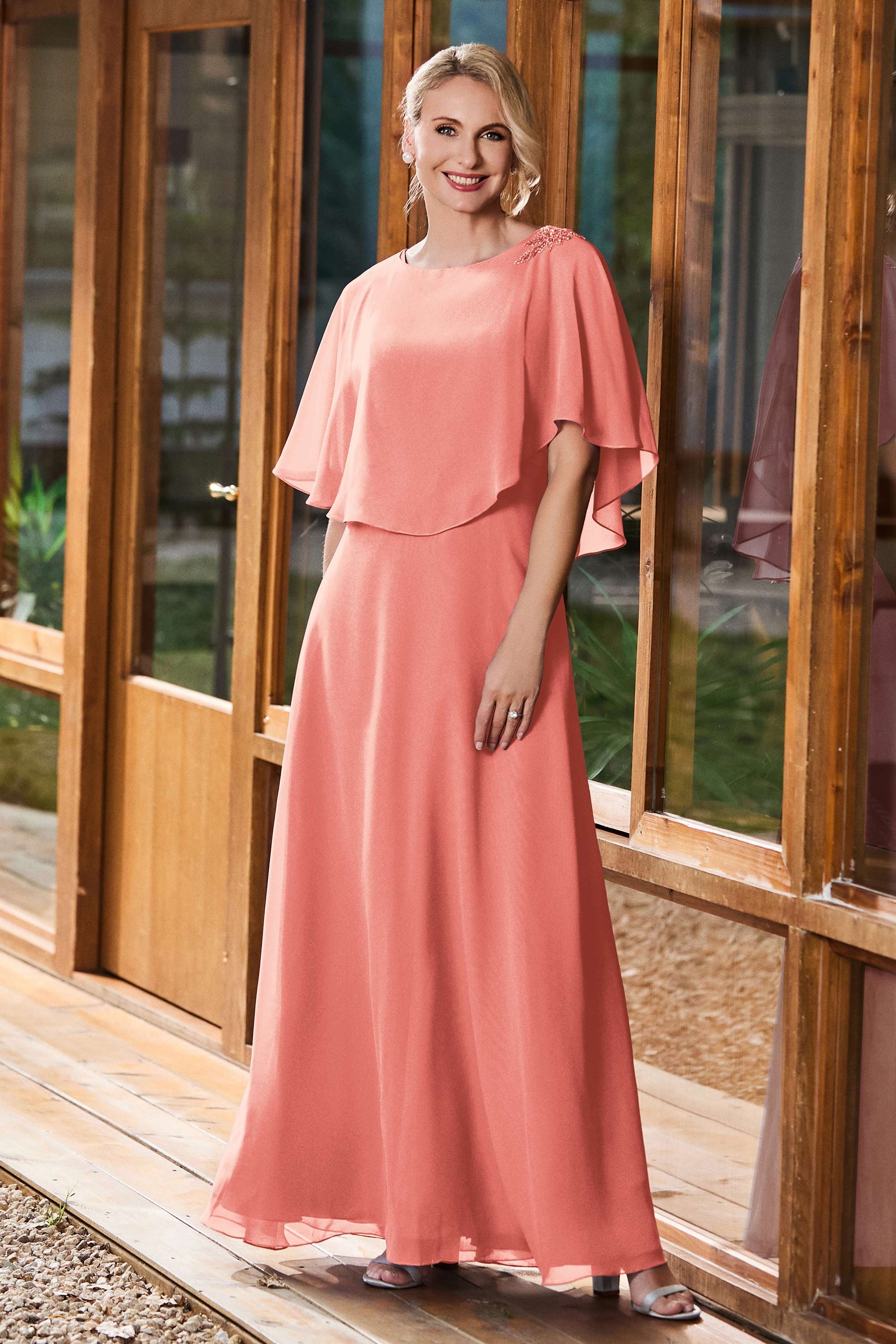 DESIGN - Vestito lungo in chiffon verde a fiori a maniche lunghe con volant a balze DESIGN - Vestito lungo in chiffon verde a fiori a maniche lunghe con volant a balze