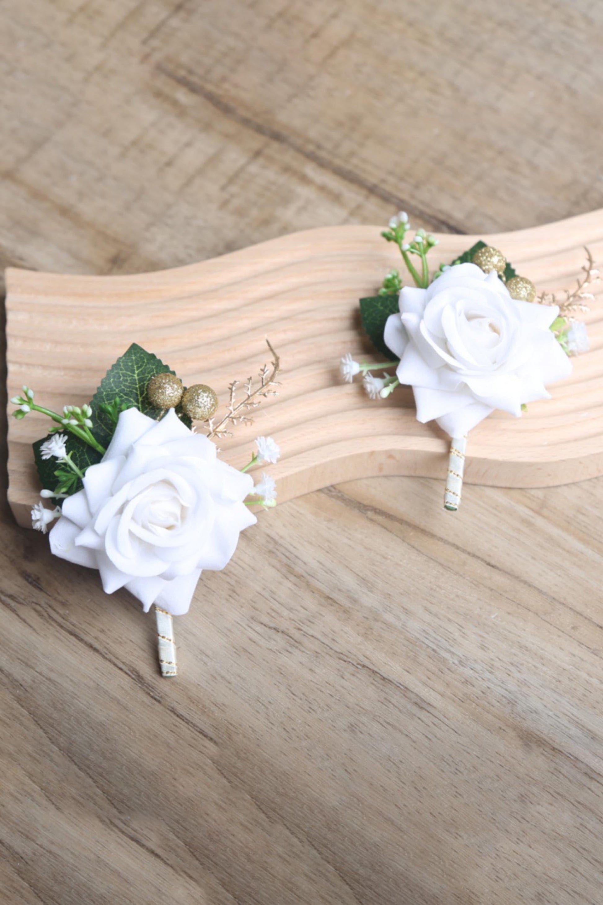 Boutonniere E Corsetti Matrimonio - Rose Bianche E Rosa Set Boutonniere E Corsetti Matrimonio - Rose Bianche E Rosa Set