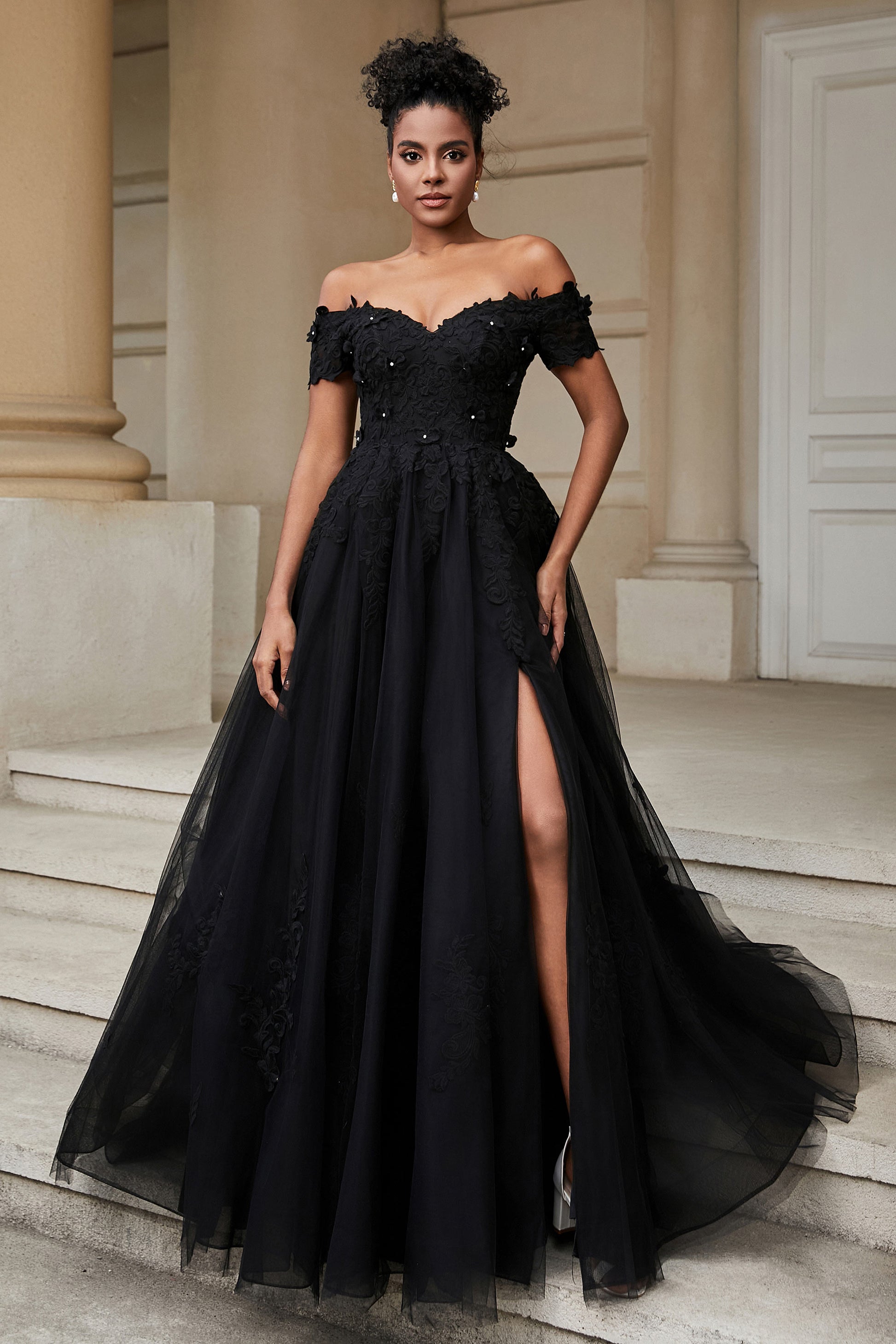 Abiti da Sposa Spalle Scoperte: Eleganza Scollo Omerale | WONA Concept Abiti da Sposa Spalle Scoperte: Eleganza Scollo Omerale | WONA Concept