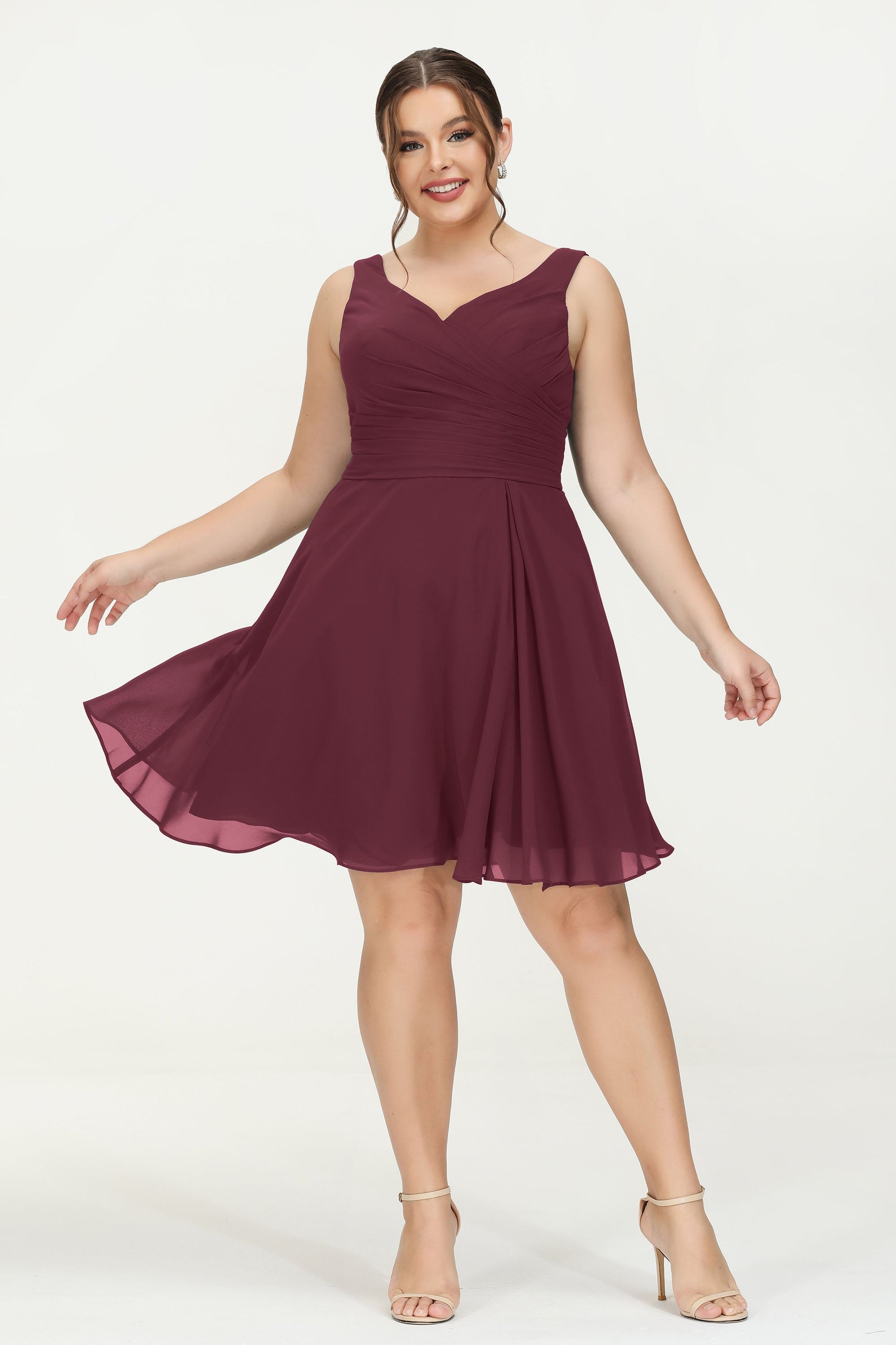 Abito Corto in Chiffon Taglie Forti con Corpetto Plissettato e