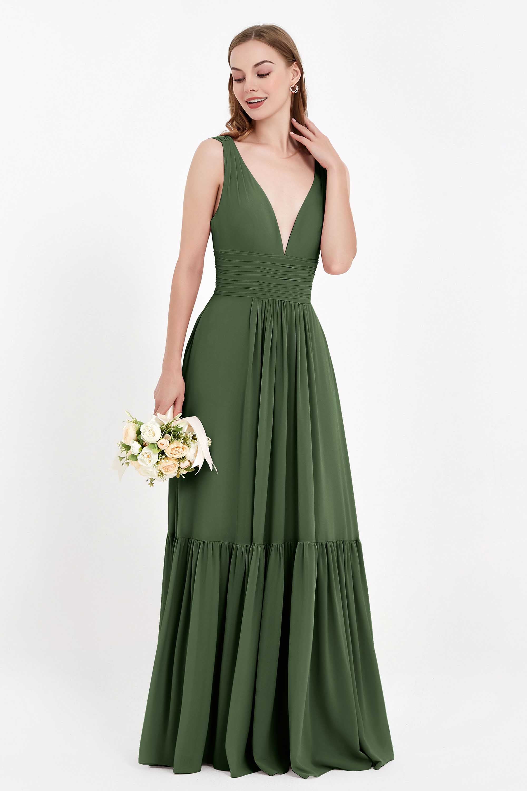 Pretty Lavish - Keisha - Vestito lungo da damigella in raso cipria con scollo ad anello | ASOS